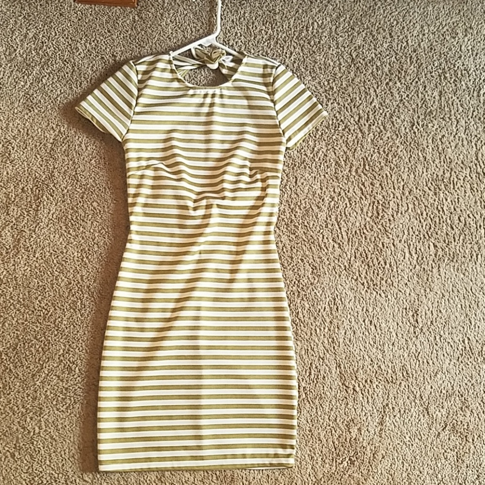 Dress - Picture 2 of 3